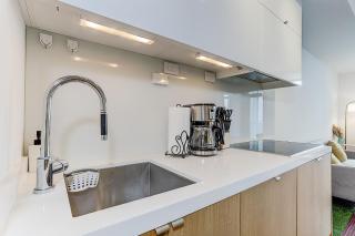 LakeView Apartments Downtown Toronto - 4