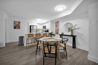 Elegant Deerfield Retreat Pool Free Parking - 1