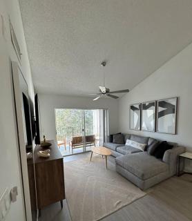 Lux 2-BR Pet-Friendly Retreat in Deerfield Beach - Deerfield Beach - 0