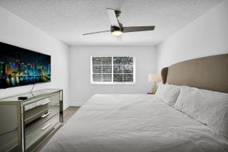 Lux 2-BR Pet-Friendly Retreat in Deerfield Beach - Deerfield Beach - 8