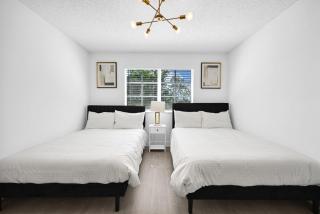Lux 2-BR Pet-Friendly Retreat in Deerfield Beach - Deerfield Beach - 4