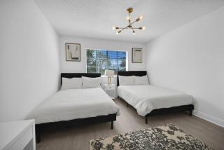 Lux 2-BR Pet-Friendly Retreat in Deerfield Beach - Deerfield Beach - 1