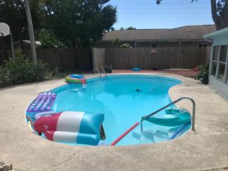 110th Terrace Renovated Largo Pool Home - Largo - 9