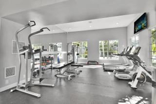 Elegant 1BR Retreat with Pool Gym Tennis Court - Deerfield Beach - 8