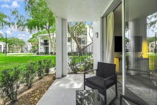 Elegant 1BR Retreat with Pool Gym Tennis Court - Deerfield Beach - 5