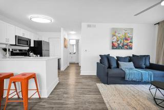 Elegant 1BR Retreat with Pool Gym Tennis Court - Deerfield Beach - 3