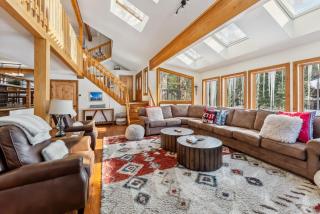 Apres Ski Haven Pet Friendly with Private Hot tub - 4