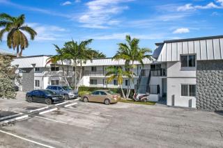 Lavish Boca Residence Free Parking Lake Access - 3