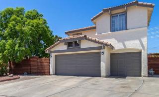 Comfy Expansive Home - Near the Strip - Heated Pool - Las Vegas - 5