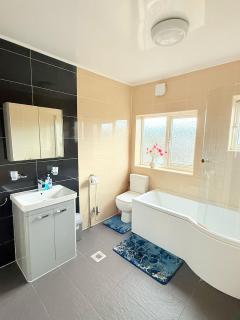 Luxury House in Ilford 21 minute Train journey from Central London - Ilford - 9