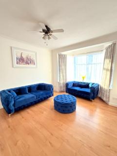 Luxury House in Ilford 21 minute Train journey from Central London - Ilford - 6
