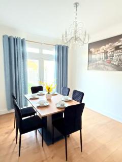Luxury House in Ilford 21 minute Train journey from Central London - 4
