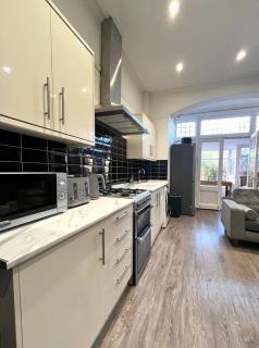 Stylish Home from Home in Derby - Great for Contractors, Groups & Families with FREE Parking - Derby - 5