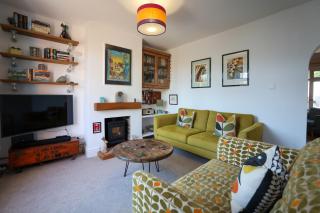 Vibrant 2 Bed, 2 Bath Home, Just Minutes to Town! - 5