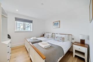 Watchtower Reach, Sea Views, Spacious Terrace, Sleeps 6, Parking - 1