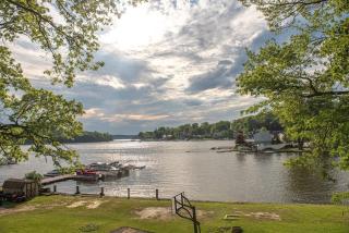Cheerful Cottage with hot tub - 1
