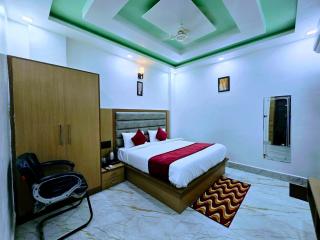 Hotel Parkland - Mathura Vrindavan - Premium stay with Lift - Free Gym - High speed internet- Open Rooftop Restorent - Mathura - 0