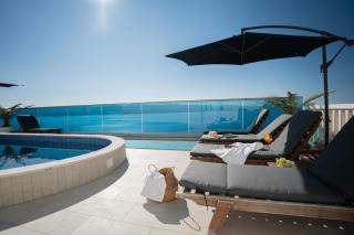 Sunny Hill Apartments with rooftop pool - 0