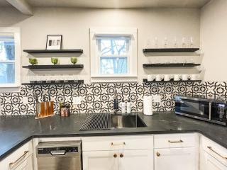 Designer Retreat_Central loc_walk to brewery_cafe - 9