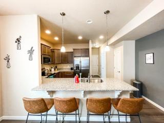 Stylish new home close to downtown - 0