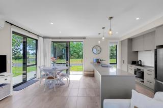 Peter's Puketaha Homestay - 9