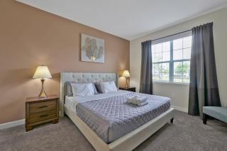 1674 MOON VALLEY DR DAVENPORT 6BED - 7
