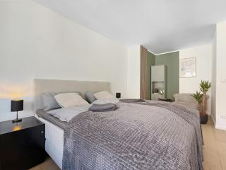 Heart of Hannover Apartment - 8