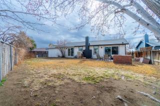 Cozy Family Haven in Sparks - Pet Friendly - Fenced Yard - 7