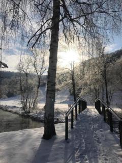 Freistehendes Ferienhaus mit Kamin, Sauna, atemberaubenden Blick ins Tal, mehrere Terrassen, 1500qm Grundstück 1,6m hoch eingezäunt - Gerabronn - 3