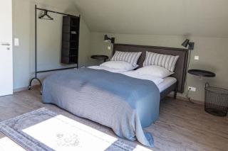 Freistehendes Ferienhaus mit Kamin, Sauna, atemberaubenden Blick ins Tal, mehrere Terrassen, 1500qm Grundstück 1,6m hoch eingezäunt - Gerabronn - 4