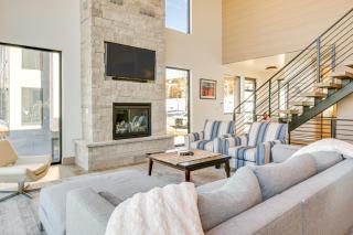 Modern Ski-InandOut Home in Brian Head with Deck - Brian Head - 6