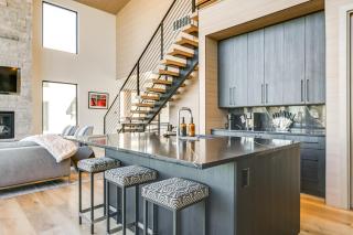 Modern Ski-InandOut Home in Brian Head with Deck - Brian Head - 4
