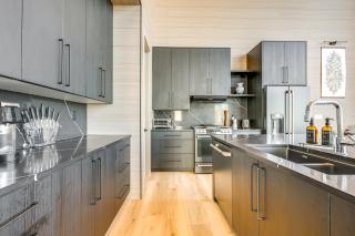 Modern Ski-InandOut Home in Brian Head with Deck - Brian Head - 2