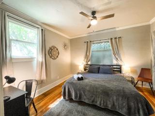 Gorgeous cottage downtown COS_pet friendly - 0