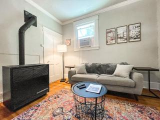 Gorgeous cottage downtown COS_pet friendly - 4