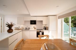 Clifftop Watch, River View and Balcony, 1 BR, Parking, Beach 10 min walk - 5