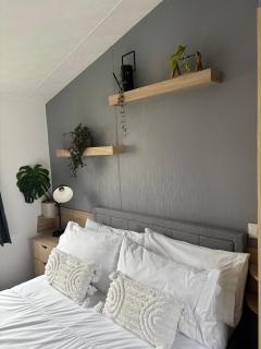 Modern Two Bedroom Lodge on Seven Bays Holiday Park near Padstow - Saint Merryn - 1