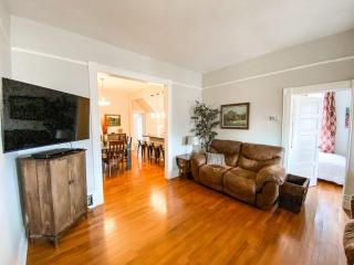 New Remodel in upscale neighborhood - 9