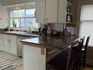 Queen Bea-Seattle-Queen Anne-Upper Level - 5