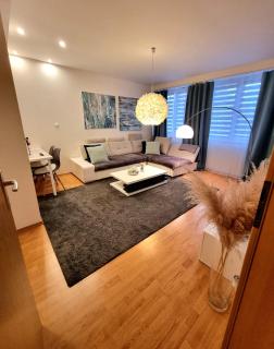 Apartment Banska - City Centre & Private Parking - Banská Bystrica - 0