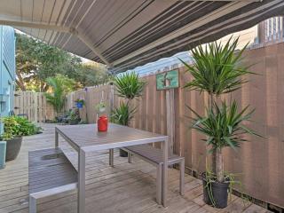 Dog Friendly Home by Flagler Avenue! Fenced Yard and Garage! Walk to the Beach! - New Smyrna Beach - 3