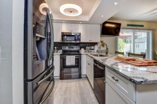Dog Friendly Home by Flagler Avenue! Fenced Yard and Garage! Walk to the Beach! - New Smyrna Beach - 8