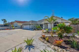 Large House, Ping-Pong, Pool Table, Dog Friendly, Steps to Beach & Private Yard! - New Smyrna Beach - 6