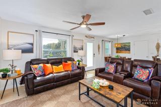Dog Friendly Home with Private Fenced Zen Yard & Fire Pit! STEPS to the Beach! - New Smyrna Beach - 5
