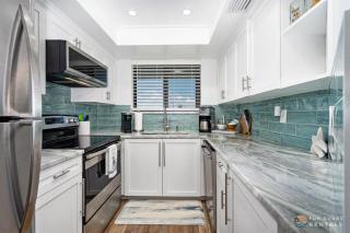 Ocean View Balcony just STEPS to the Beach with Pool, Parking and Wi-Fi! - New Smyrna Beach - 8