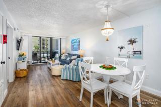 Ocean View Balcony just STEPS to the Beach with Pool, Parking and Wi-Fi! - New Smyrna Beach - 4