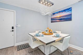 Upscale Dog Friendly and STEPS to the Beach! Spacious Modern Chic Condo! - New Smyrna Beach - 4