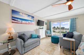 Spectacular Ocean View STEPS from the Beach and Pool! Third Floor Studio! - New Smyrna Beach - 8