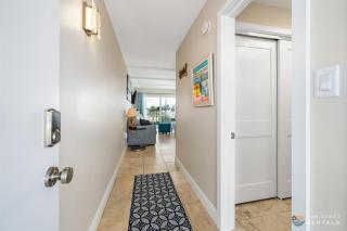 Spectacular Ocean View STEPS from the Beach and Pool! Third Floor Studio! - New Smyrna Beach - 5