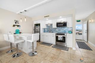 Spectacular Ocean View STEPS from the Beach and Pool! Third Floor Studio! - New Smyrna Beach - 4